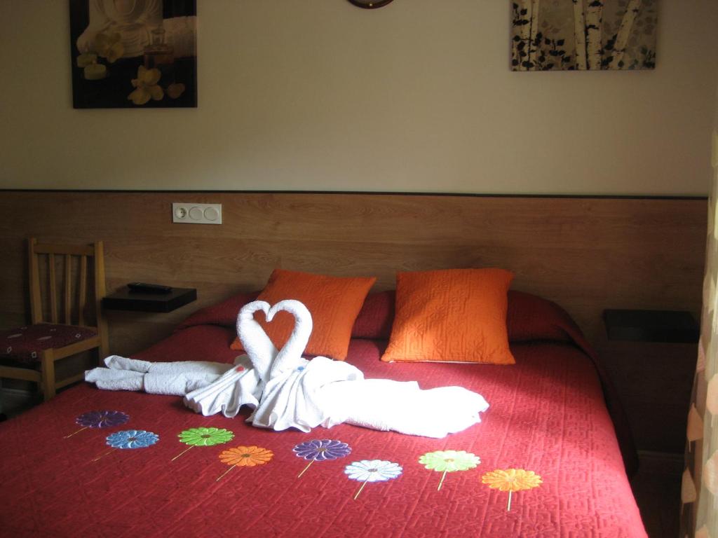 Postel nebo postele na pokoji v ubytování Hostal Huespedes Toledo