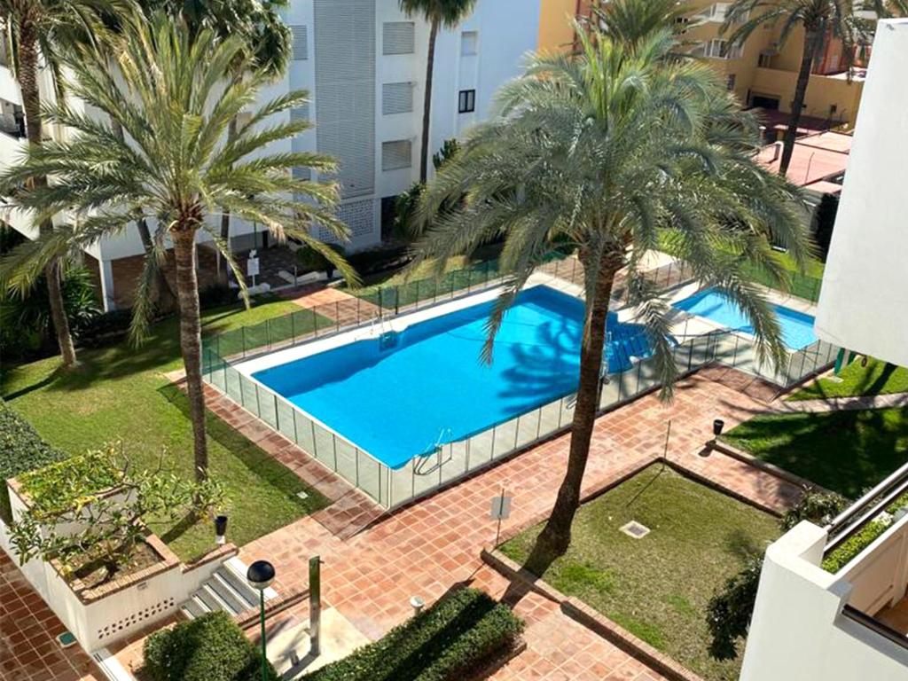 Majoituspaikan Apartamento Carihuela Beach Experience uima-allas tai lähistöllä sijaitseva uima-allas
