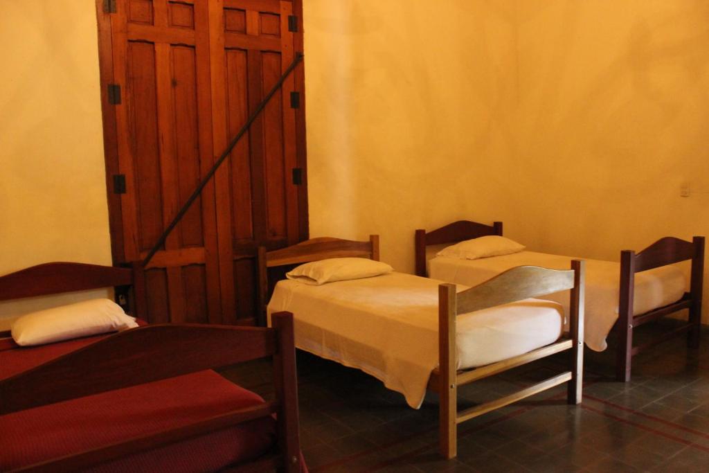 Backpackers Inn - Lit Simple Dans La Salle De Dortoir Des Femmes