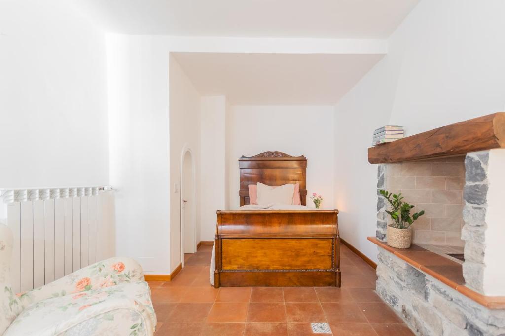 Postel nebo postele na pokoji v ubytování Emily's Holiday House - Authentic Lake Como by Rent All Como