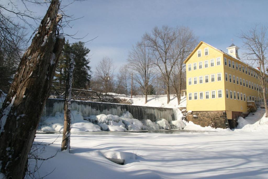 Old Mill Inn v zimě