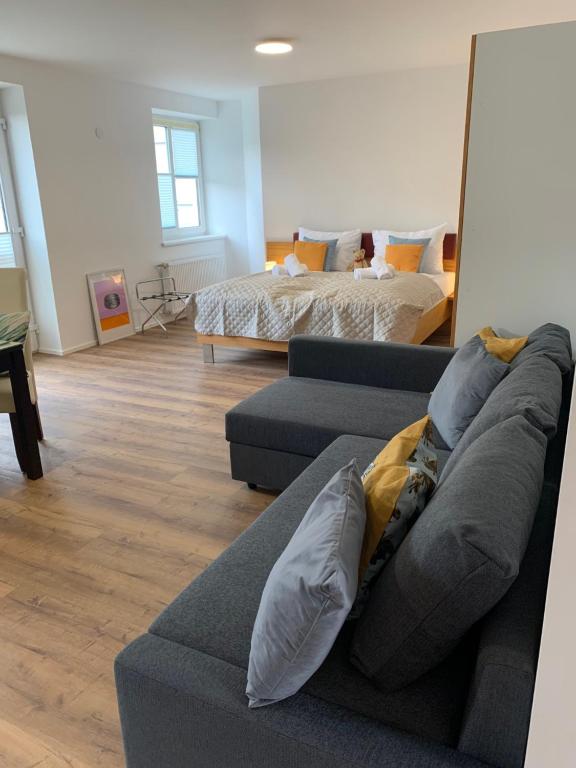 Postel nebo postele na pokoji v ubytování Motel55 - nettes Hotel mit Self Check-In in Villach, Warmbad
