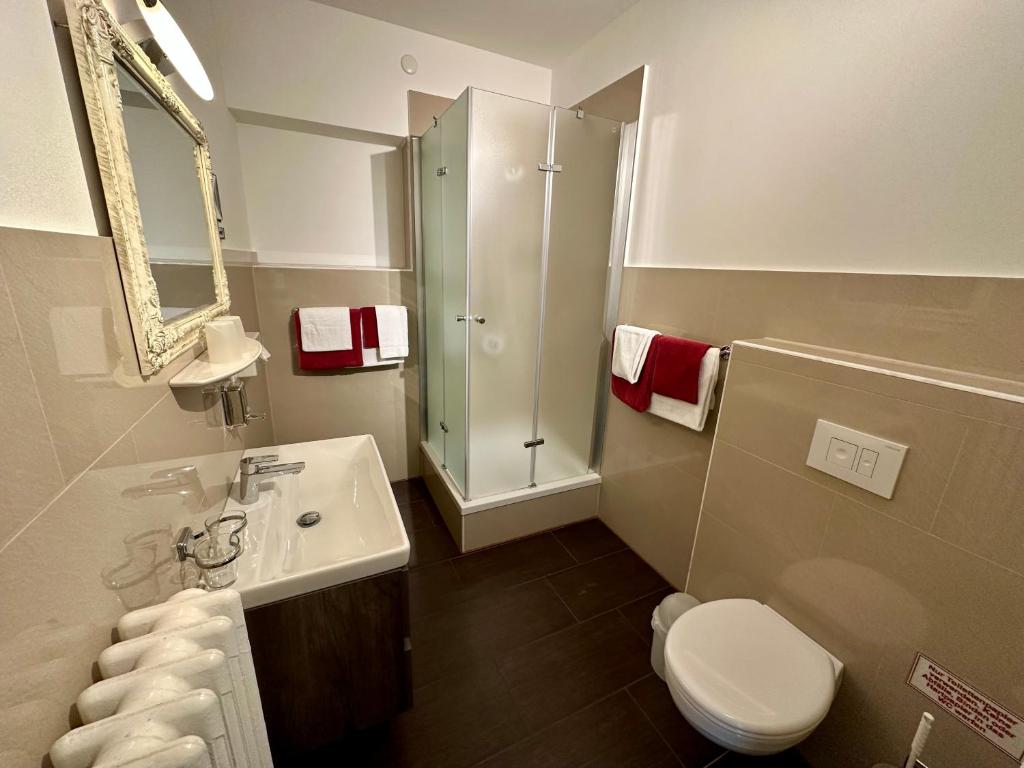 Koupelna v ubytování Hotel Garni Morettina