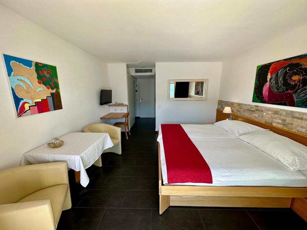 Postel nebo postele na pokoji v ubytování Hotel Garni Morettina