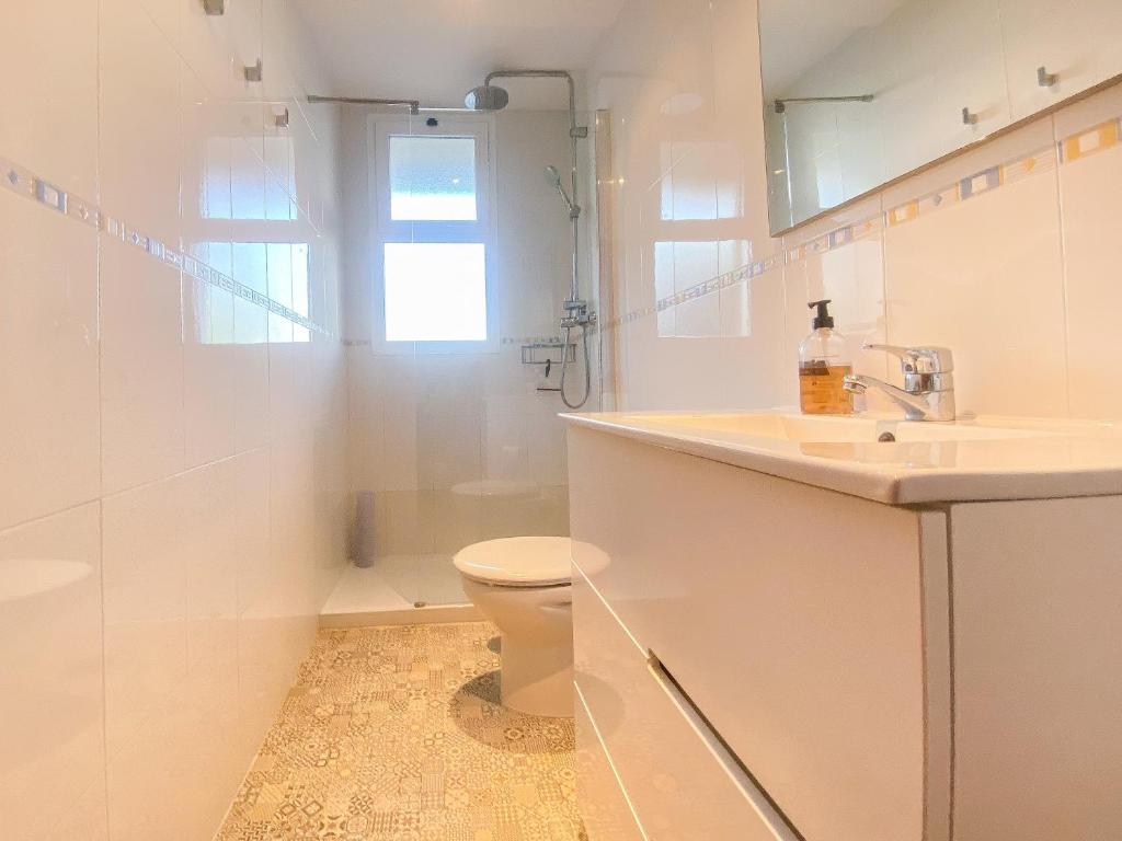 A bathroom at Great Location, Estepona Town