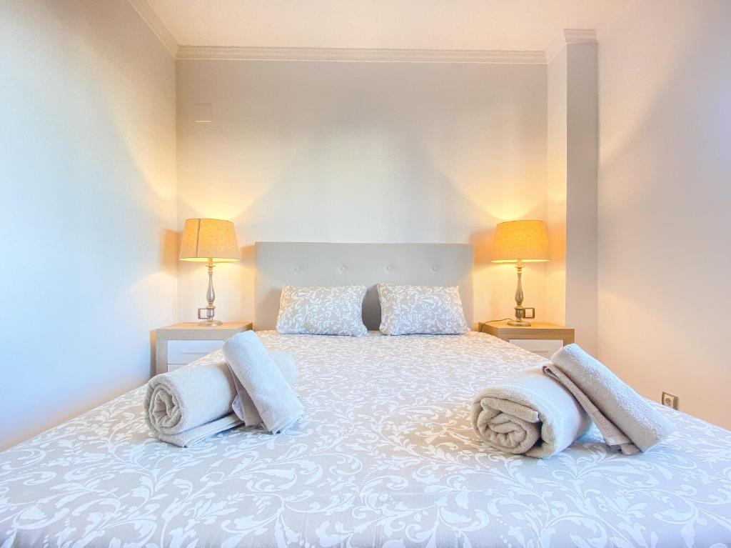 A bed or beds in a room at Great Location, Estepona Town