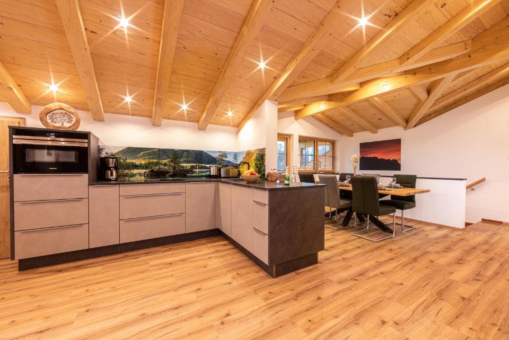 Kuchyň nebo kuchyňský kout v ubytování Haus Unterstöberl