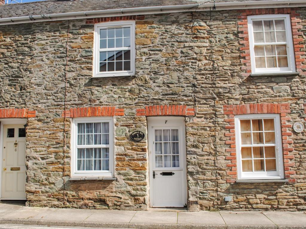 Bumblebee Cottage