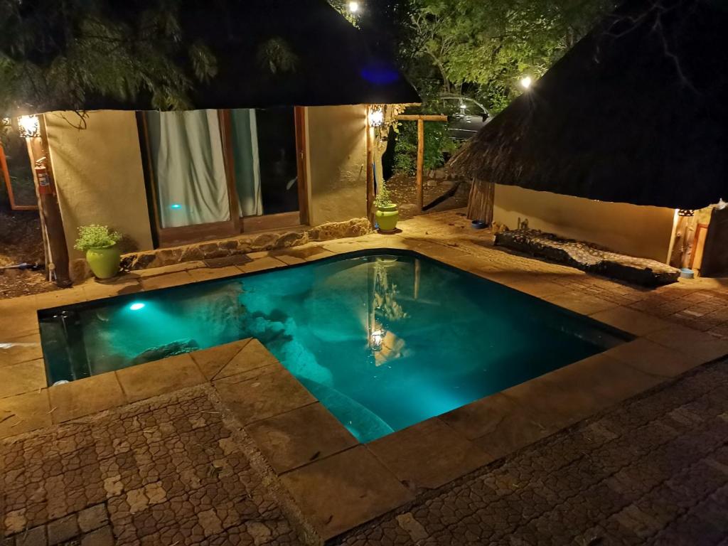 Bazén v ubytování Adorable unique guest house - African bush feel nebo v jeho okolí