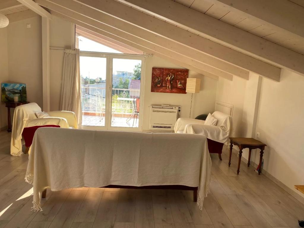 Fotografia z galérie ubytovania Sunny apartment with mountain view v destinácii Patra