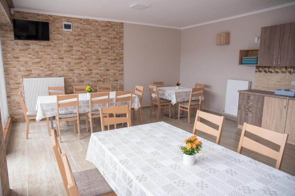 Kuchyň nebo kuchyňský kout v ubytování Benige vendégház