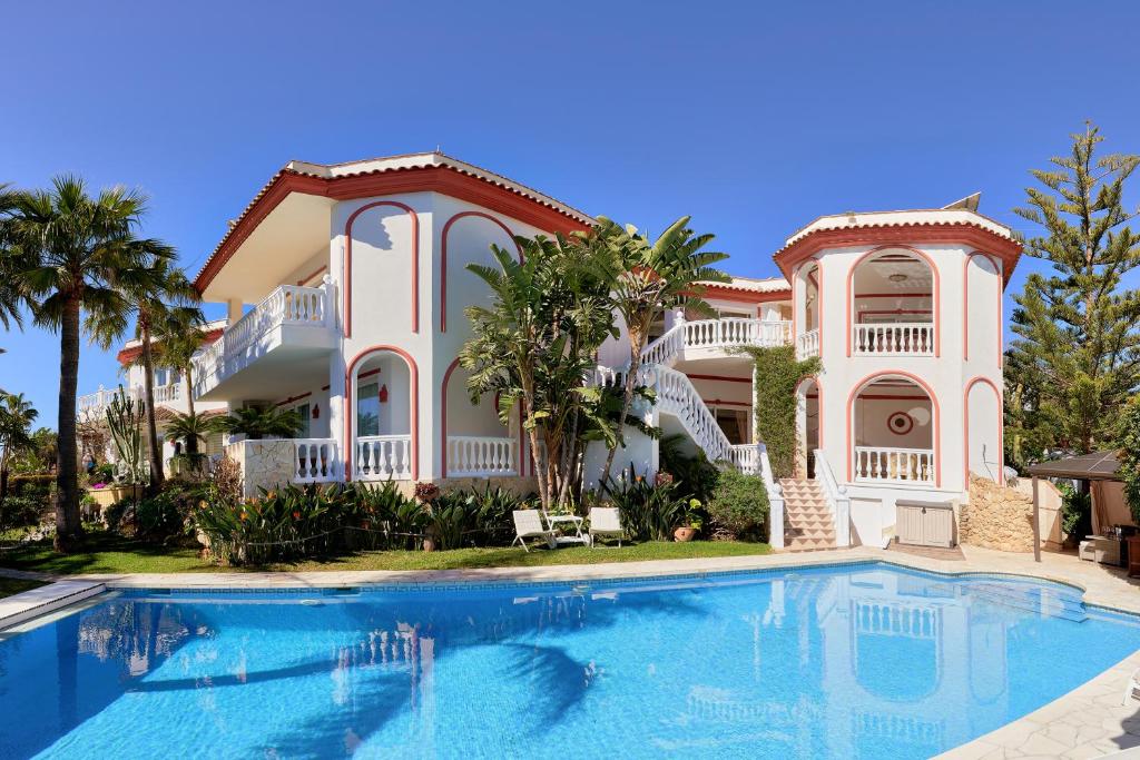 Fotografie z fotogalerie ubytování Villa with Heated Pool & Sea Views in Marbella v destinaci Marbella