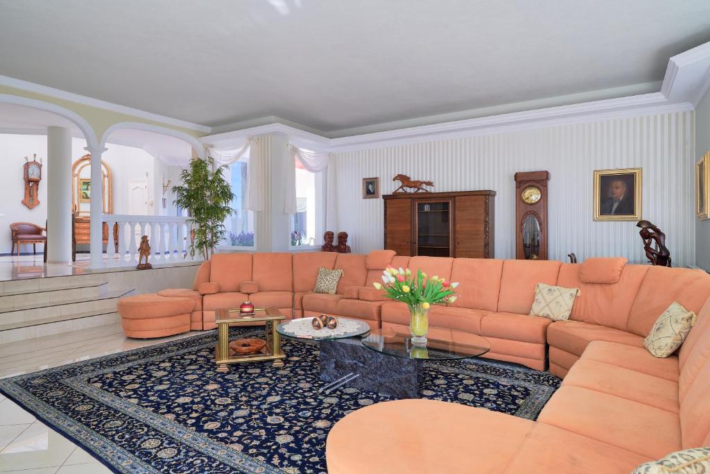 Fotografie z fotogalerie ubytování Villa with Heated Pool & Sea Views in Marbella v destinaci Marbella