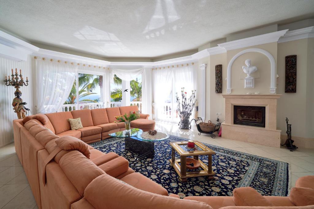 Fotografie z fotogalerie ubytování Villa with Heated Pool & Sea Views in Marbella v destinaci Marbella