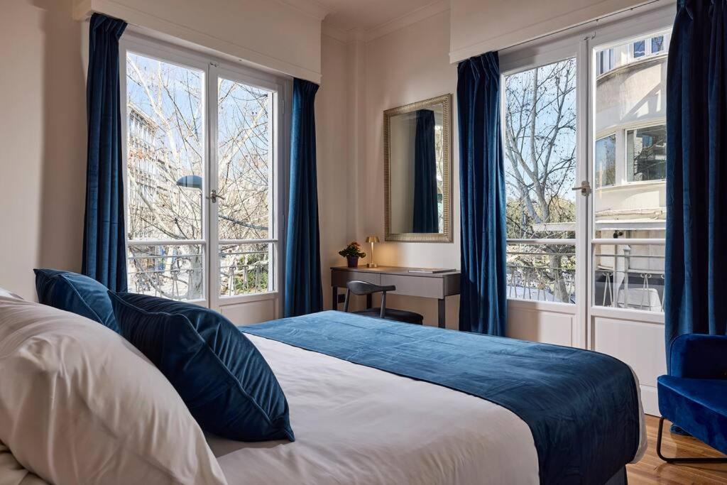 A bed or beds in a room at Acropolis Museum Grand Residence