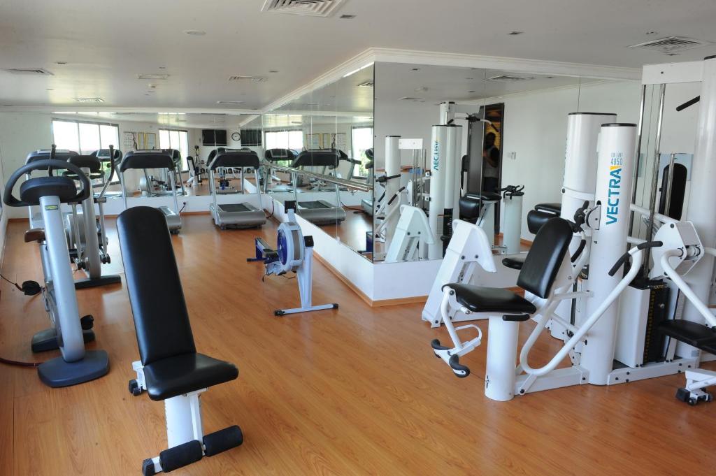 Fitness centrum a/nebo fitness zařízení v ubytování Ascot Hotel