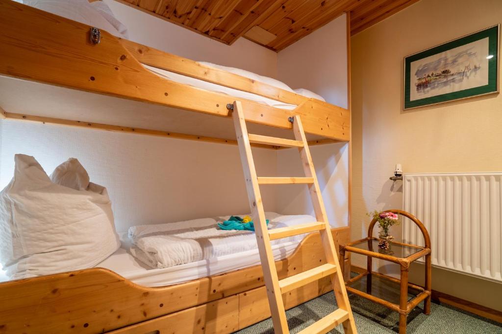 Postel nebo postele na pokoji v ubytování Küstenmotorschiff Aventura