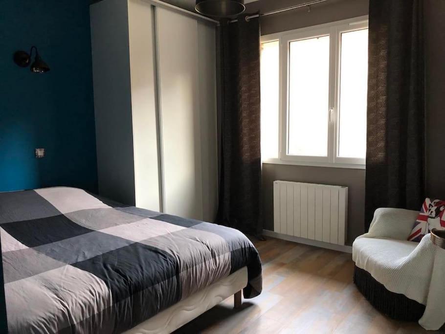 Łóżko lub łóżka w pokoju w obiekcie La Maison de Suzanne