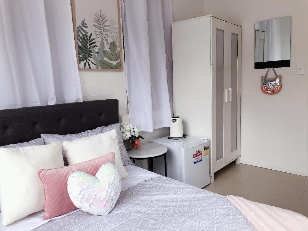 Small External Private Singlebed Room In Kingsford Near UNSW Light