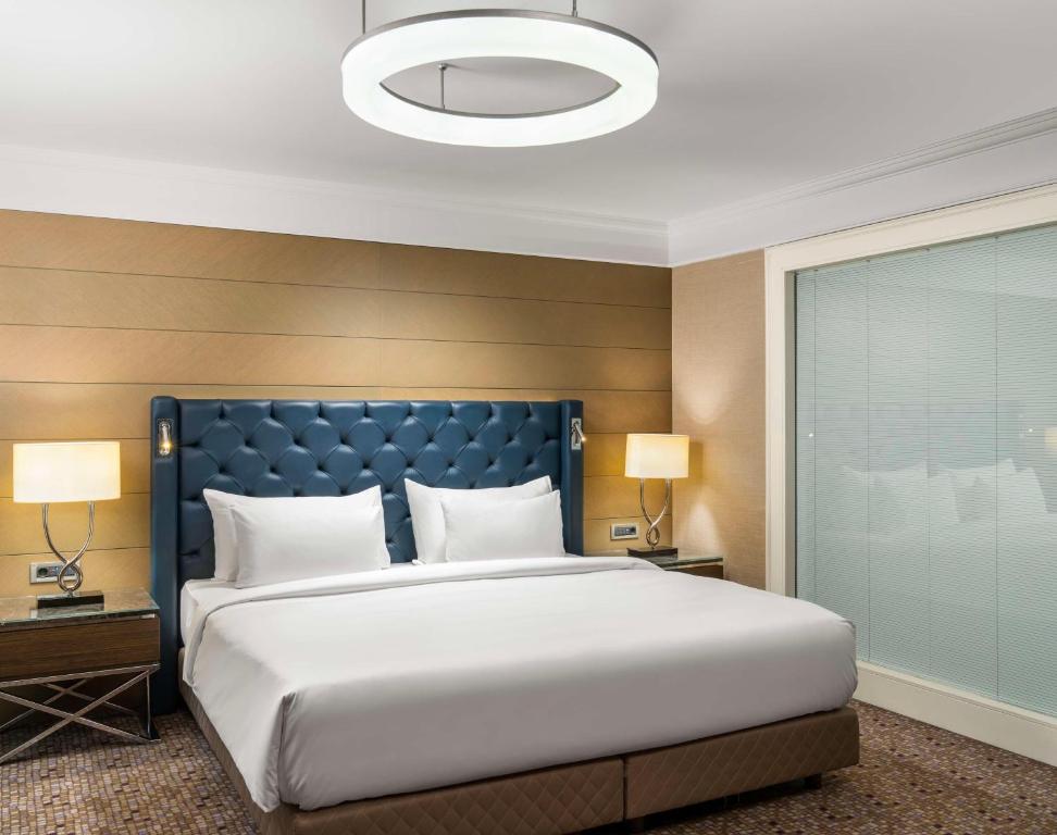 Postel nebo postele na pokoji v ubytování Radisson Blu Hotel, Istanbul Sisli