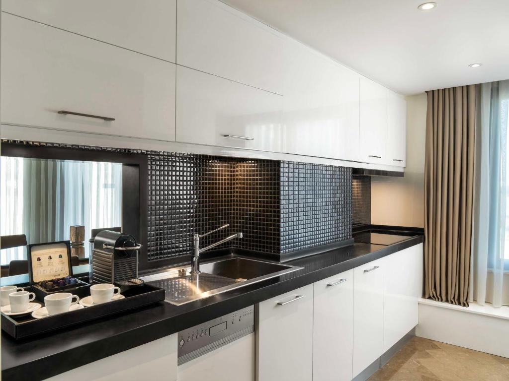Kuchyň nebo kuchyňský kout v ubytování Radisson Blu Hotel, Istanbul Sisli