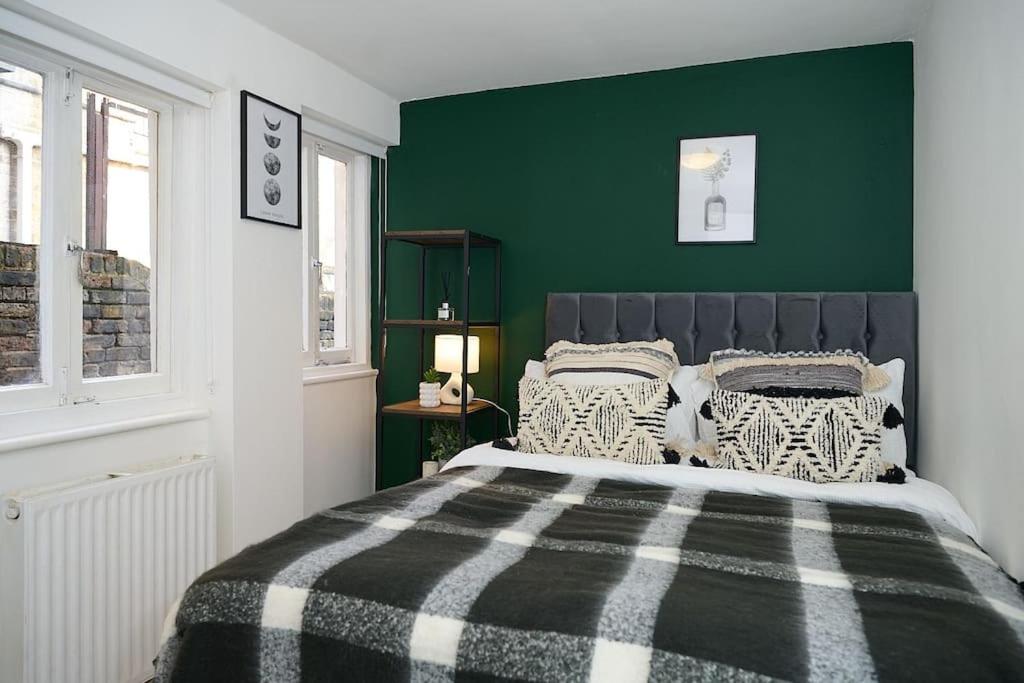 آپارتمان 3 تخته شگفت انگیز در شمال غرب لندن با باغ خصوصی - Fabulous 3 bed NW London apartment with private garden، آپارتمان 3 تخته شگفت انگیز در شمال غرب لندن با باغ خصوصی