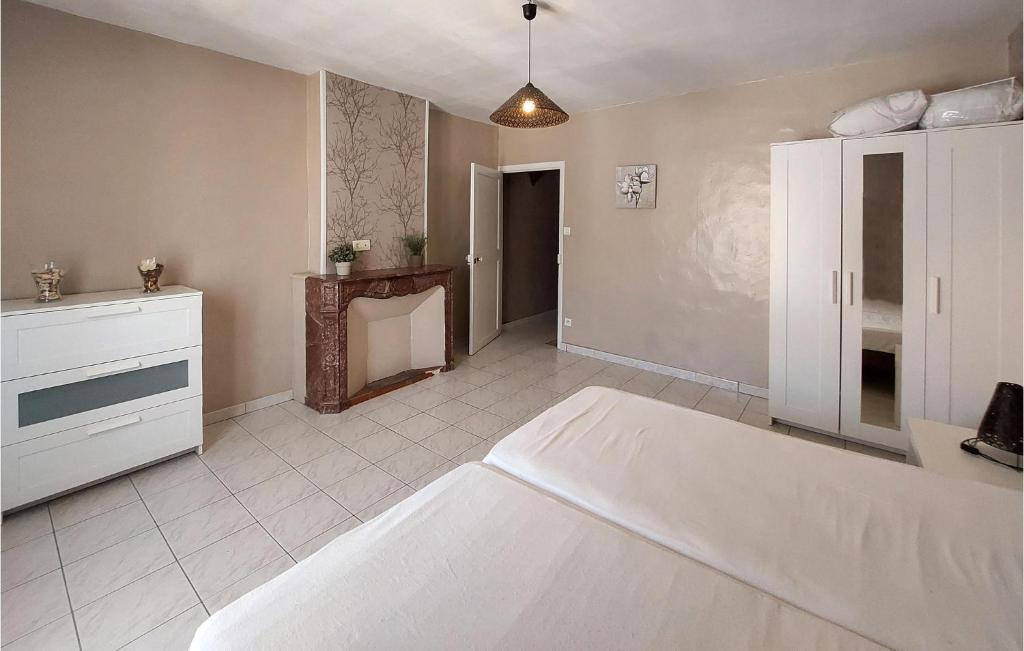 Posteľ alebo postele v izbe v ubytovaní Lovely Apartment In Balaruc-Les-Bains