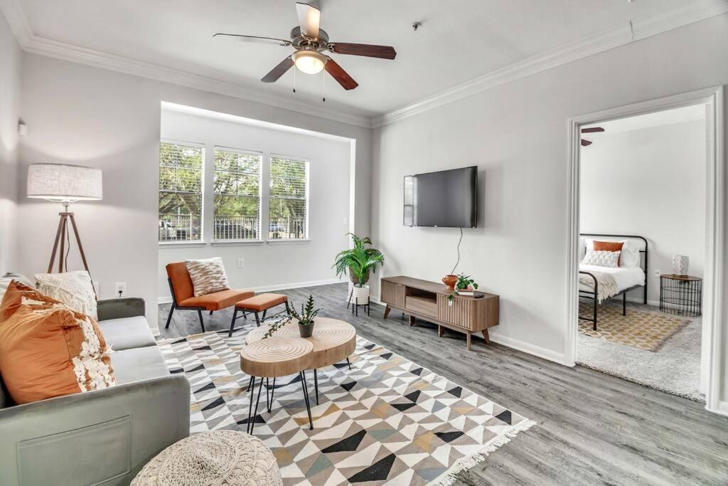 Apartment 1BR Oasis Near NRG Stadium & Med Center w/ Pool, Houston, TX