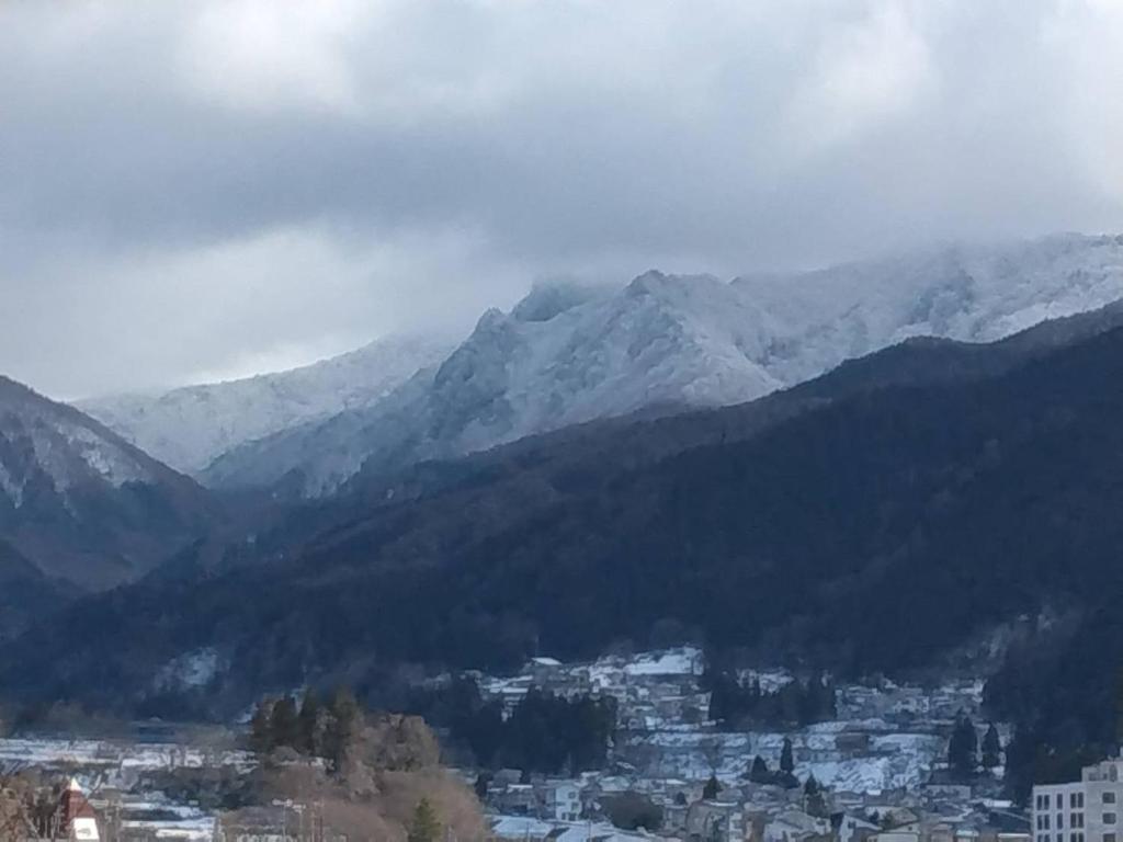ホステルから撮影された、または一般的な山の景色