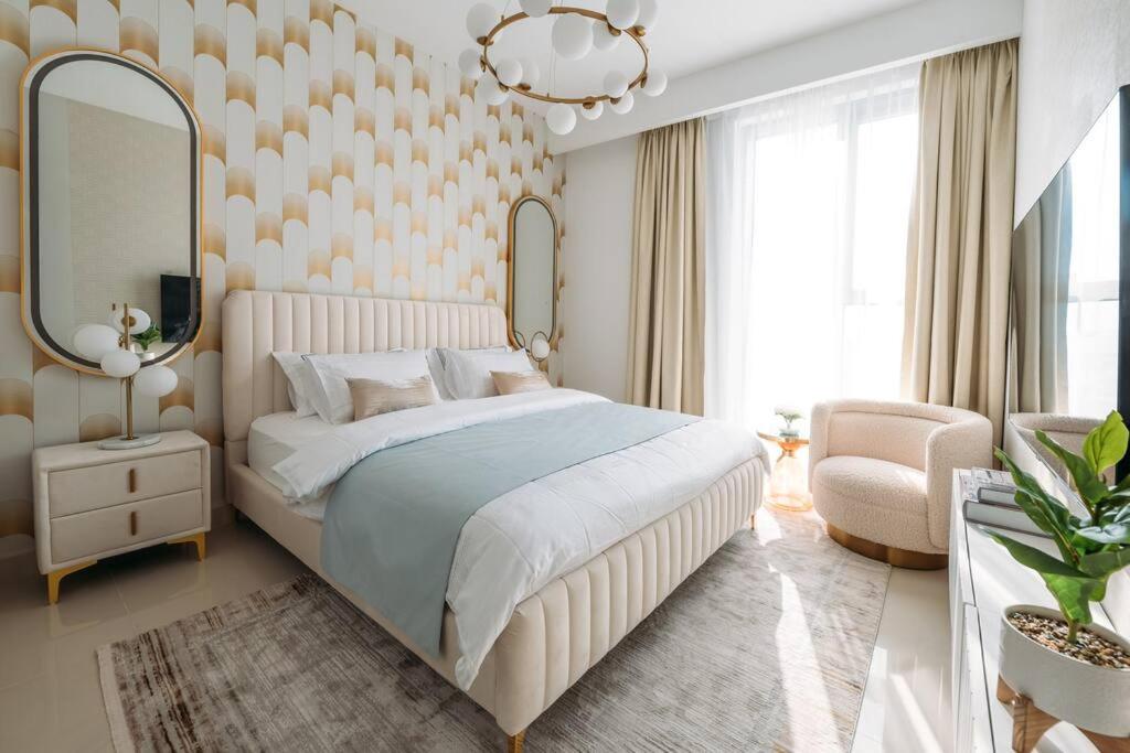 Postel nebo postele na pokoji v ubytování Modern & Chic 2bedroom with Balcony Dubai Creek