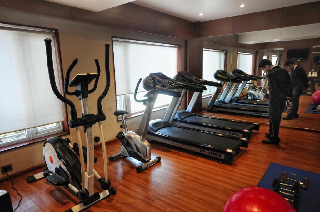 Fitness centrum a/nebo fitness zařízení v ubytování Monotel
