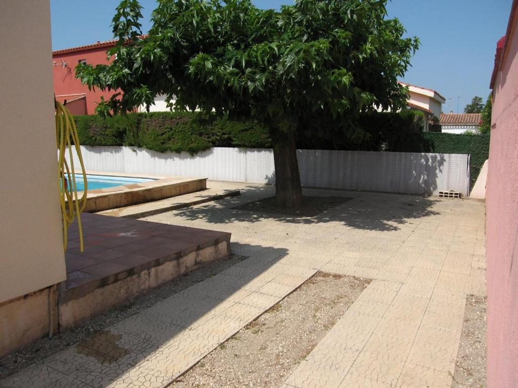 Zdjęcie z galerii obiektu Villa T4 avec Piscine Privée, 6 Couchages, Proche Plage - Saint-Cyprien - FR-1-106-82 w mieście Saint-Cyprien