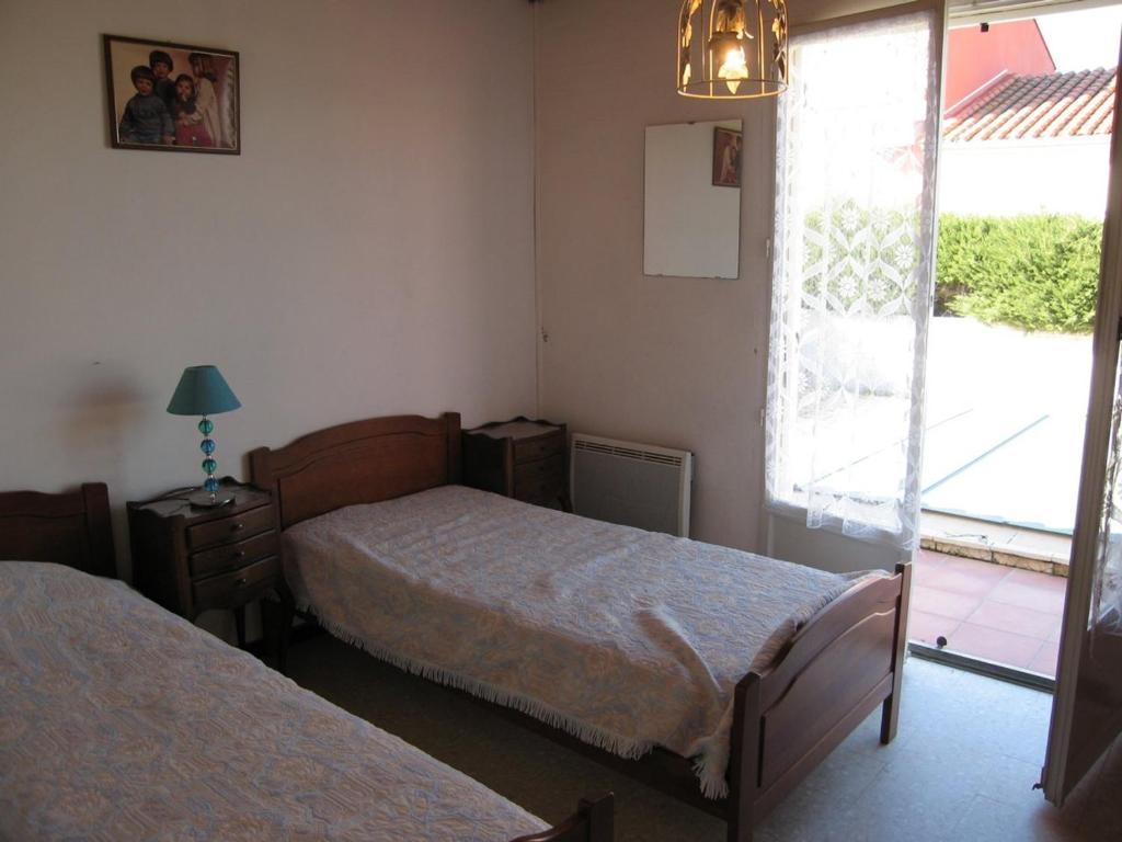 Zdjęcie z galerii obiektu Villa T4 avec Piscine Privée, 6 Couchages, Proche Plage - Saint-Cyprien - FR-1-106-82 w mieście Saint-Cyprien