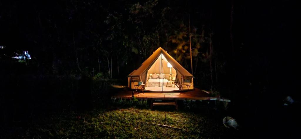 a small tent in the middle of a field at night at Cocuyo Glamping in San Agustín Etla