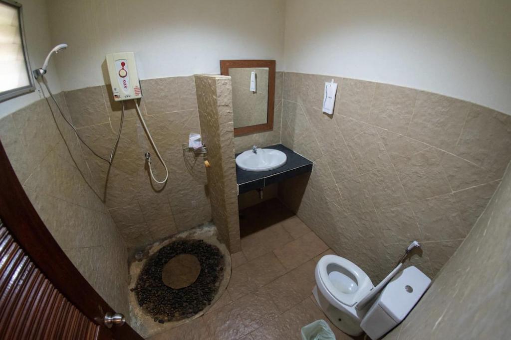 Koupelna v ubytování Everest Resort Samui - SHA Plus