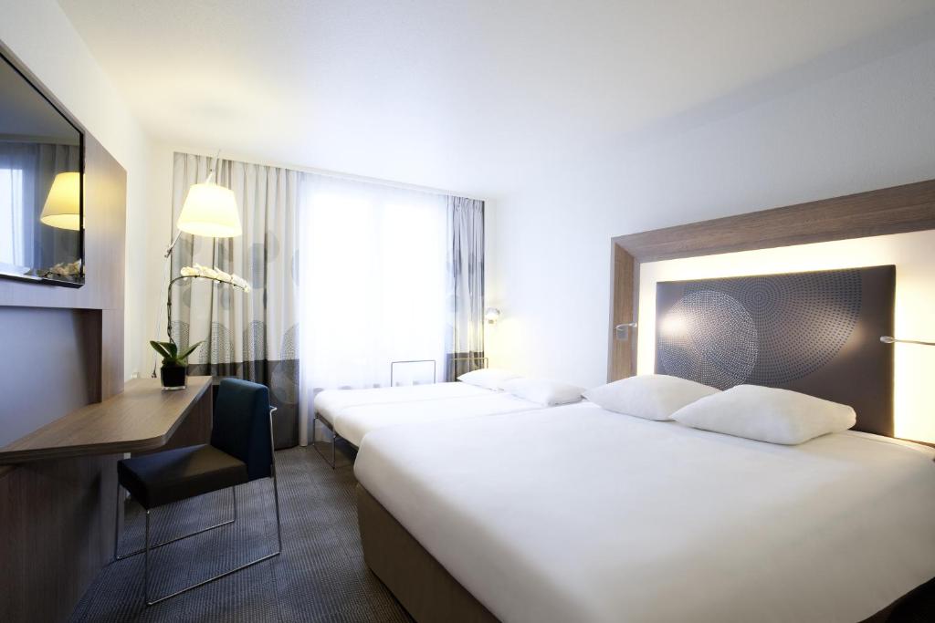 Novotel Lille Aéroport - Family Room With 1 Queen Bed And 1 Double Sofa Bed