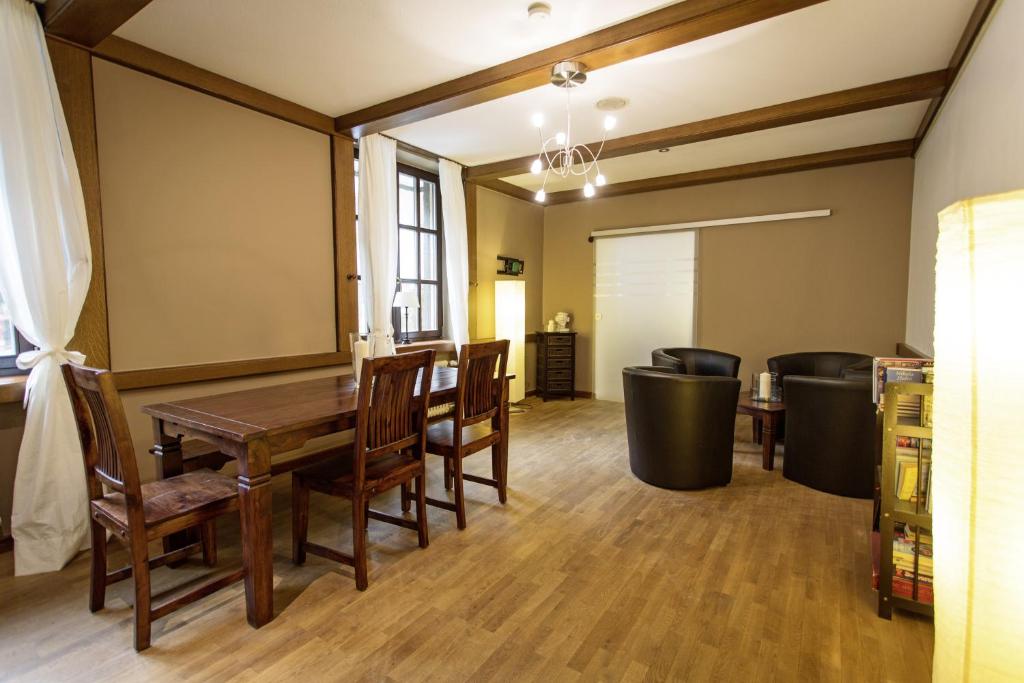 Posezení v ubytování Hotel Kurparkblick