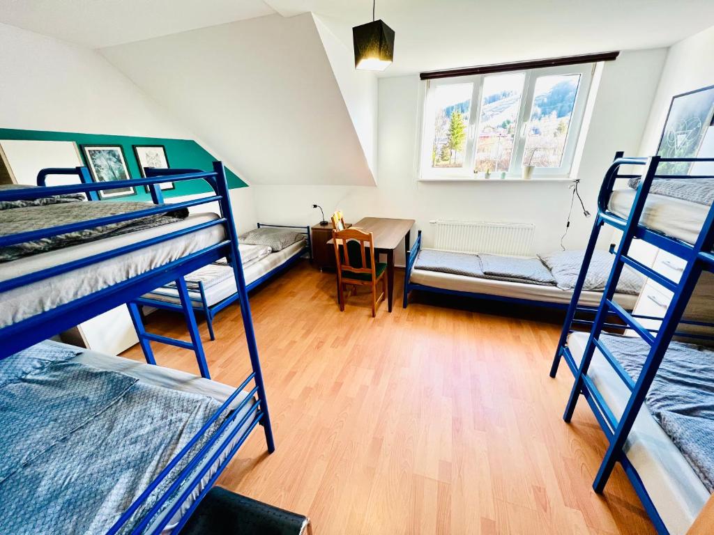Postel nebo postele na pokoji v ubytování Hostel Pod Gromadzyniem