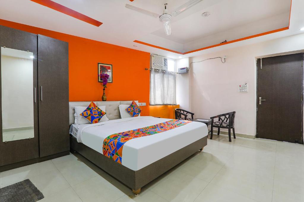 Postel nebo postele na pokoji v ubytování FabHotel Vinayaka