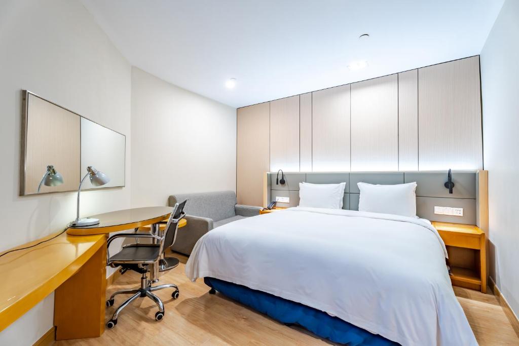 Postel nebo postele na pokoji v ubytování Holiday Inn Express Shanghai Jinqiao Central by IHG