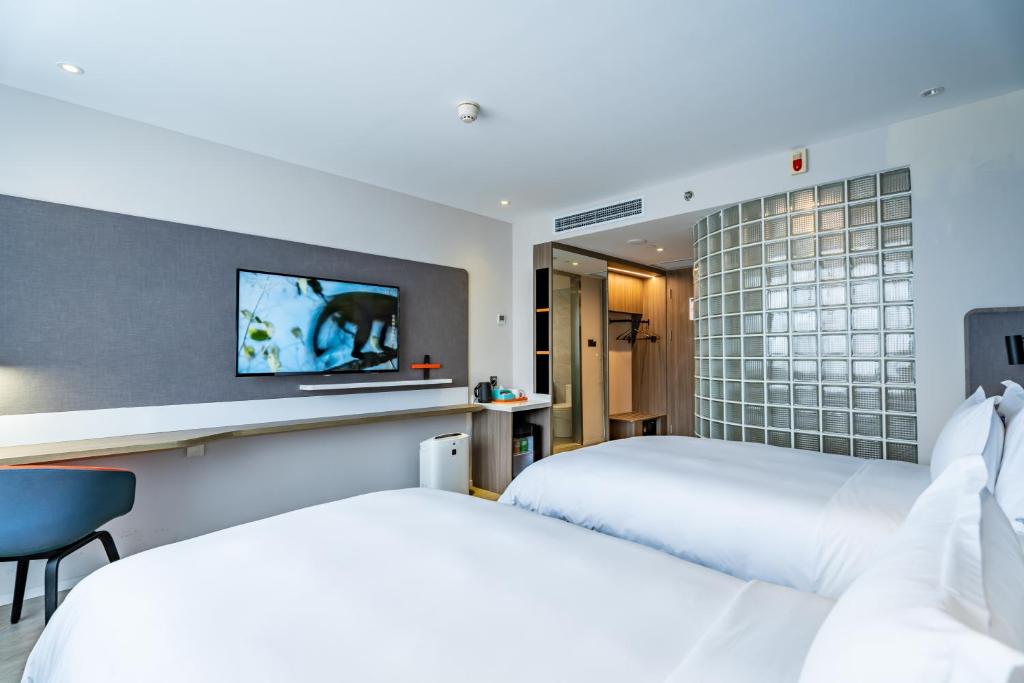 Postel nebo postele na pokoji v ubytování Holiday Inn Express Shanghai Jinqiao Central by IHG