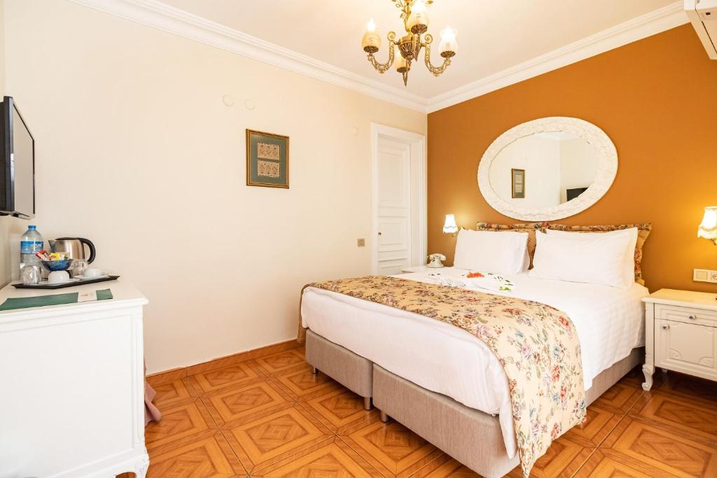 Postel nebo postele na pokoji v ubytování 1207 Hotel Special Class Sultanahmet