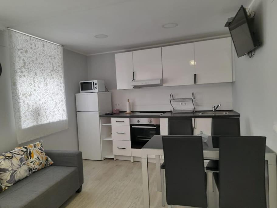 A kitchen or kitchenette at Alquiler integro casa próxima a Colunga