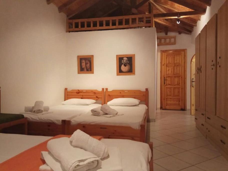 Ліжко або ліжка в номері Villa in Skiathos