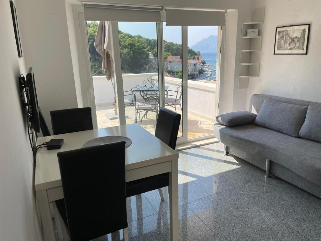 Posezení v ubytování Apartment in Povlja with sea view, terrace, air conditioning, WiFi 3419-2