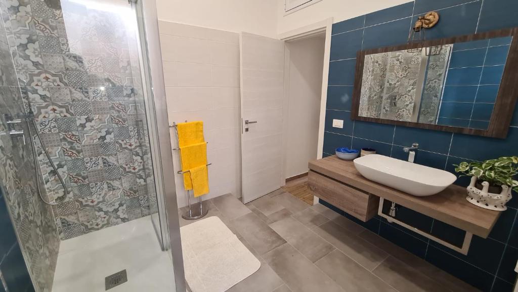 A bathroom at Casa Daphne di Ortigia