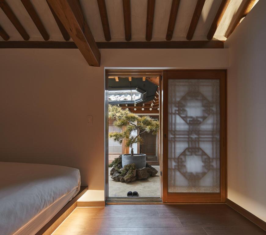 Luxury hanok with private bathtub - SN14_1