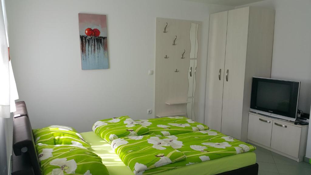 Postel nebo postele na pokoji v ubytování Apartments Carmen