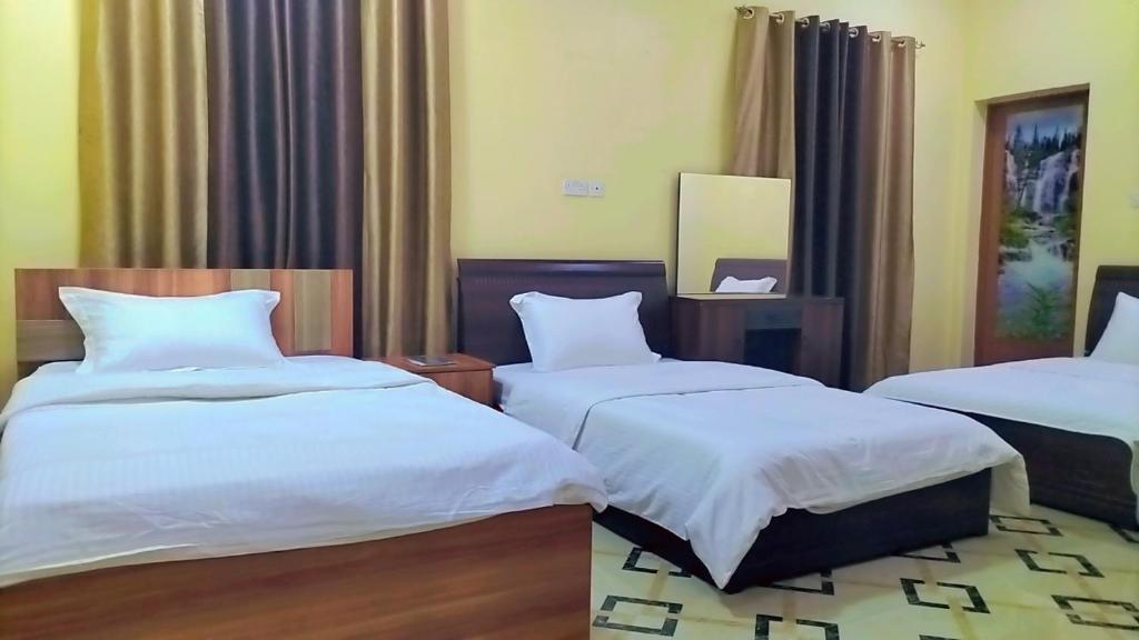 Postel nebo postele na pokoji v ubytování AlZaeem Resort & Hotels