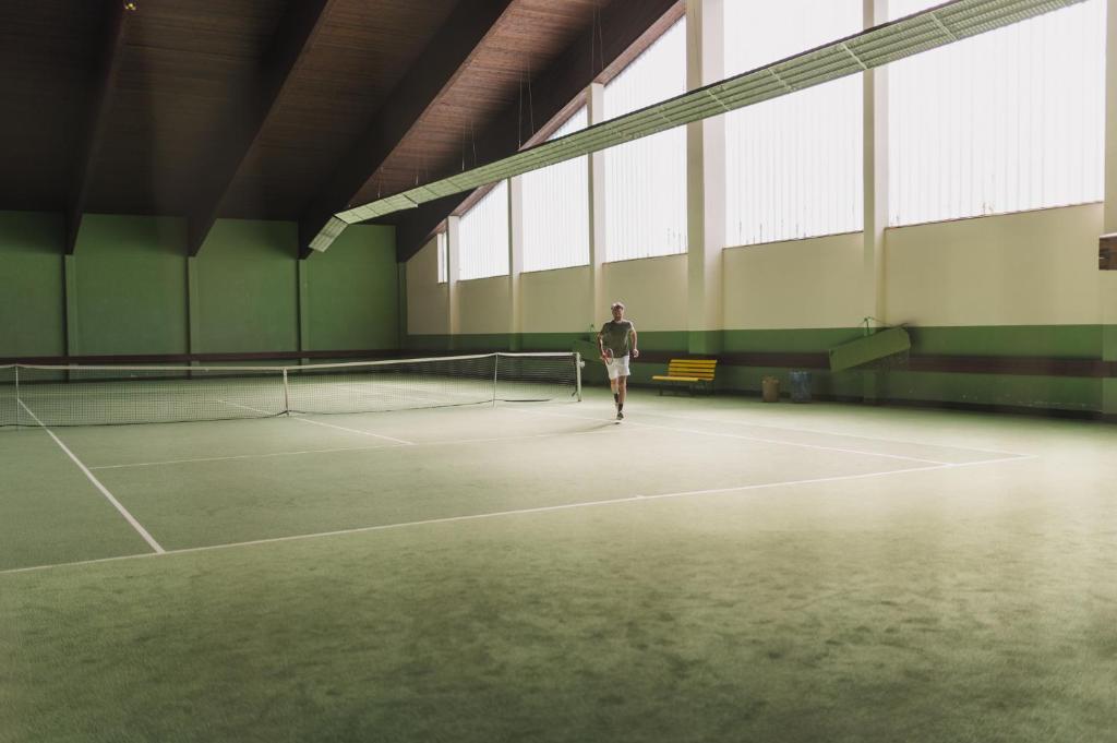 Tenis a/nebo squash v ubytování Rieser Achensee Resort nebo okolí